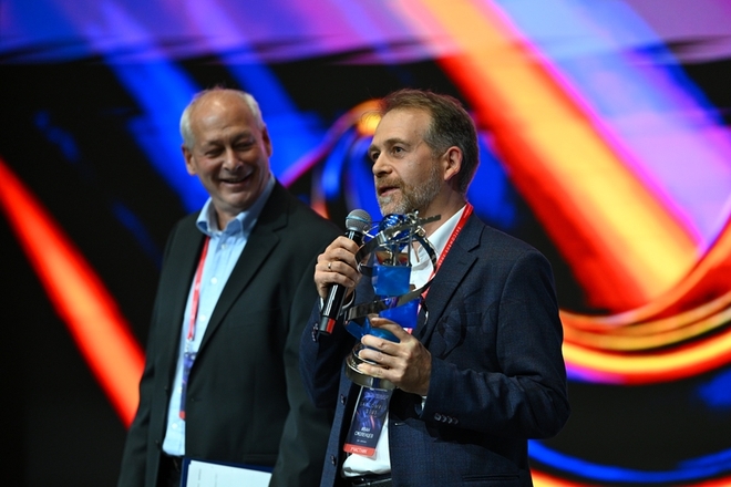 zSatcomrus awards 02-1.jpg